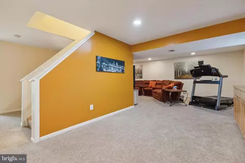 Entry Way - 43064 Stonecottage Pl, Ashburn, VA 20147 photo 3 of 5