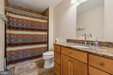 Bath - 43064 Stonecottage Pl, Ashburn, VA 20147 photo 4 of 5