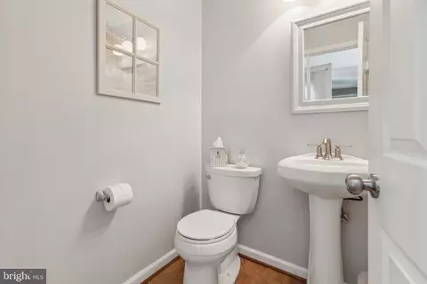 Bath - 43064 Stonecottage Pl, Ashburn, VA 20147 photo 1 of 5