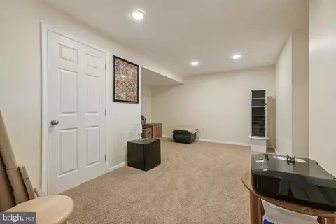 Entry Way - 43064 Stonecottage Pl, Ashburn, VA 20147 photo 5 of 5