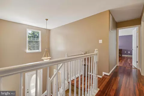 Entry Way - 43064 Stonecottage Pl, Ashburn, VA 20147 photo 2 of 5