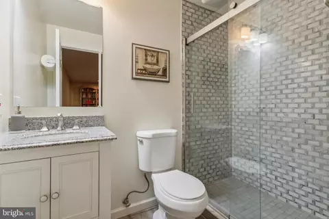 Bath - 43064 Stonecottage Pl, Ashburn, VA 20147 photo 5 of 5