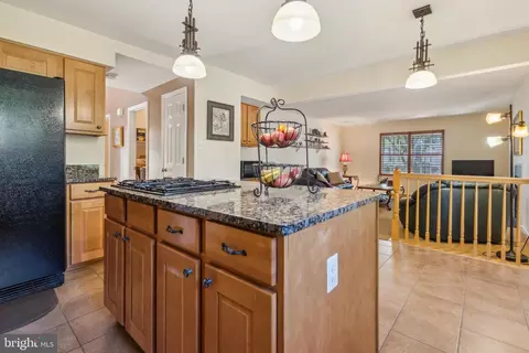 Kitchen - 43064 Stonecottage Pl, Ashburn, VA 20147 photo 4 of 4