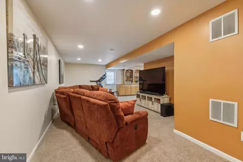 Entry Way - 43064 Stonecottage Pl, Ashburn, VA 20147 photo 4 of 5