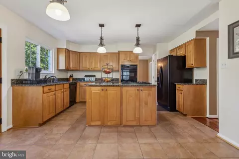 Kitchen - 43064 Stonecottage Pl, Ashburn, VA 20147 photo 1 of 4