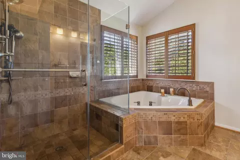 Bath - 43064 Stonecottage Pl, Ashburn, VA 20147 photo 3 of 5