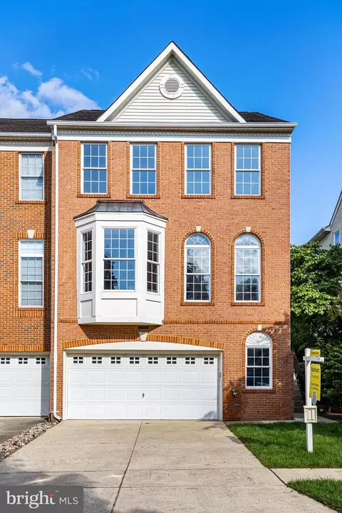 25338 Mcintyre Sq, Chantilly, VA 20152