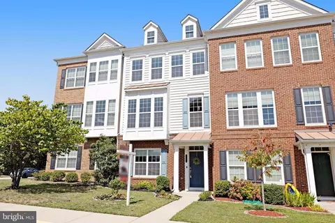 43602 Mckay Ter, Chantilly, VA 20152