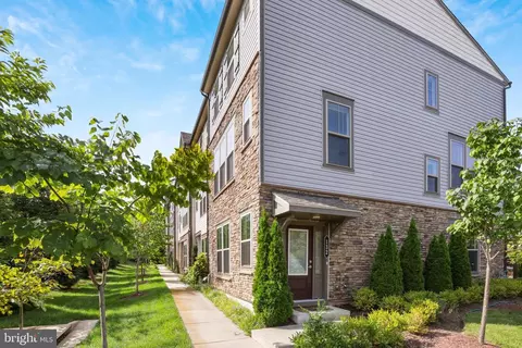 132 Tolocka Ter NE, Leesburg, VA 20176