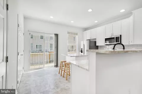 25322 Shipley Ter, Chantilly, VA 20152 photo 3