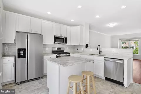 25322 Shipley Ter, Chantilly, VA 20152 photo 4