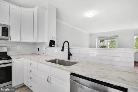 25322 Shipley Ter, Chantilly, VA 20152 photo 5