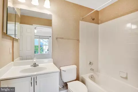 25322 Shipley Ter, Chantilly, VA 20152 photo 24