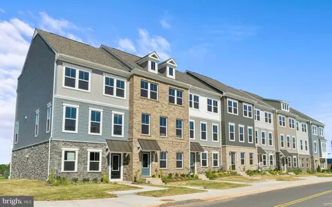 24170 Thurso Sq, Sterling, VA 20166