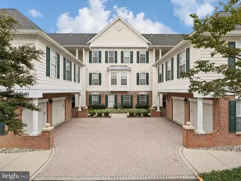 25340 Lake Mist Sq #302, Chantilly, VA 20152