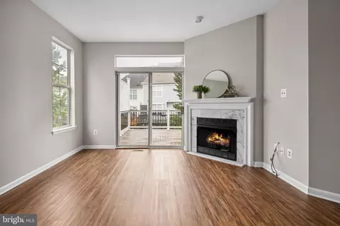 44246 Mossy Brook Sq, Ashburn, VA 20147 photo 9