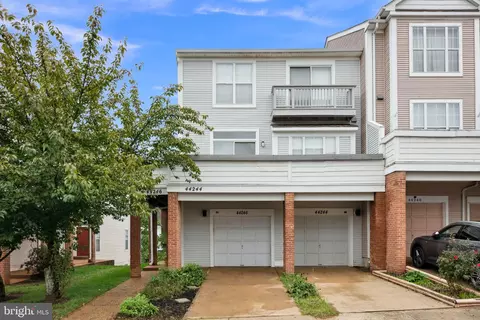 44246 Mossy Brook Sq, Ashburn, VA 20147 photo 3