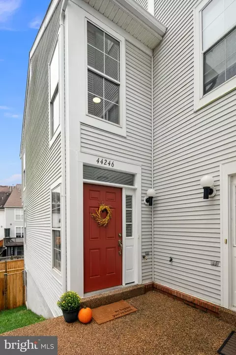 44246 Mossy Brook Sq, Ashburn, VA 20147 photo 6