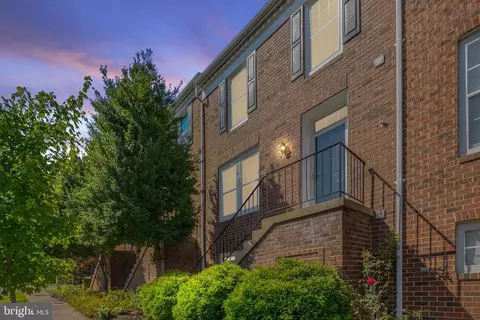 42884 Nashua St, Ashburn, VA 20147