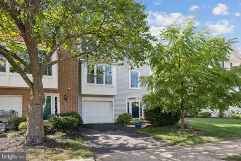 21720 Kings Crossing Ter, Ashburn, VA 20147