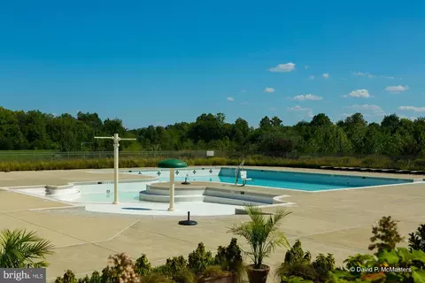 Exterior - 20434 Codman Dr, Ashburn, VA 20147 photo 12 of 15
