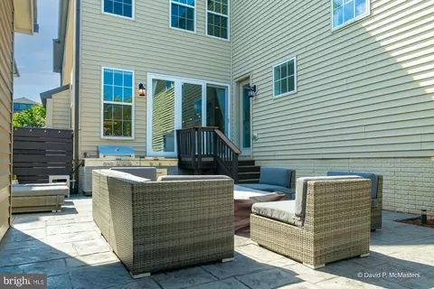 Exterior - 20434 Codman Dr, Ashburn, VA 20147 photo 2 of 15