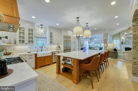 3 Memorial Dr NW, Leesburg, VA 20176