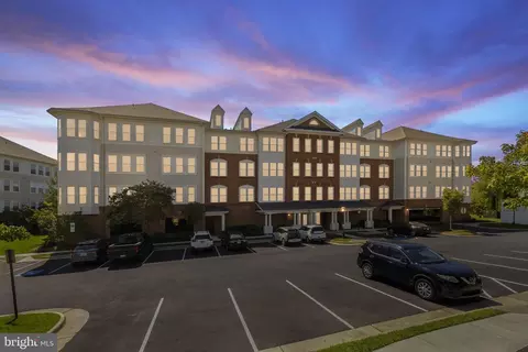 44475 Chamberlain Ter #302, Ashburn, VA 20147