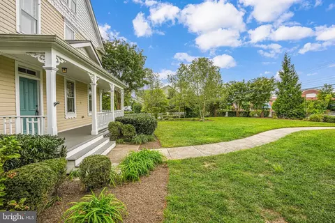 Exterior - 43792 Grantner Pl, Ashburn, VA 20147 photo 2 of 5