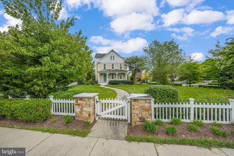 43792 Grantner Pl, Ashburn, VA 20147