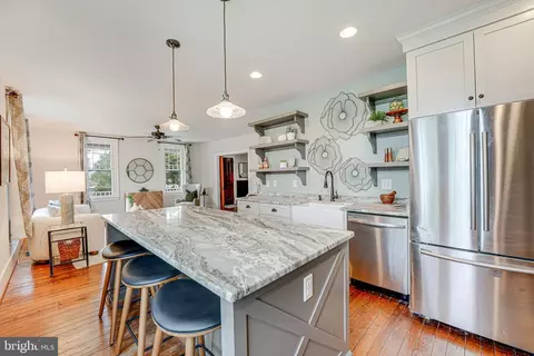 Kitchen - 43792 Grantner Pl, Ashburn, VA 20147 photo 2 of 6
