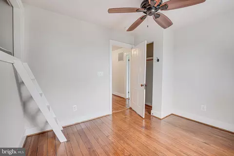 Bedroom - 43792 Grantner Pl, Ashburn, VA 20147 photo 5 of 8