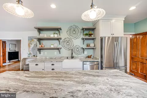 Kitchen - 43792 Grantner Pl, Ashburn, VA 20147 photo 6 of 6