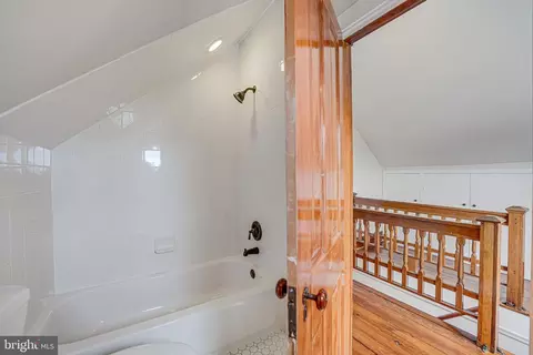 Bath - 43792 Grantner Pl, Ashburn, VA 20147 photo 3 of 4
