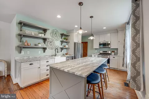 Kitchen - 43792 Grantner Pl, Ashburn, VA 20147 photo 1 of 6