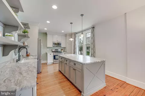Kitchen - 43792 Grantner Pl, Ashburn, VA 20147 photo 3 of 6