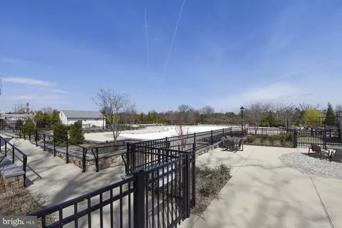 Exterior - 40932 Foxtail Fields Dr, Aldie, VA 20105 photo 16 of 19