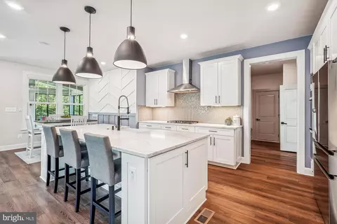 Kitchen - 40932 Foxtail Fields Dr, Aldie, VA 20105 photo 2 of 2