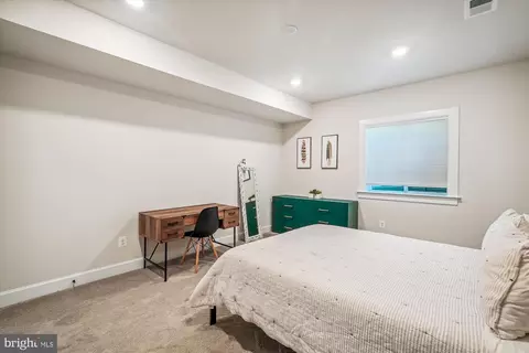 Bedroom - 40932 Foxtail Fields Dr, Aldie, VA 20105 photo 10 of 12