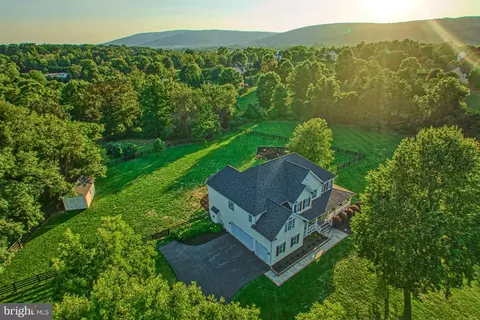 34923 Vintage Pl, Round Hill, VA 20141