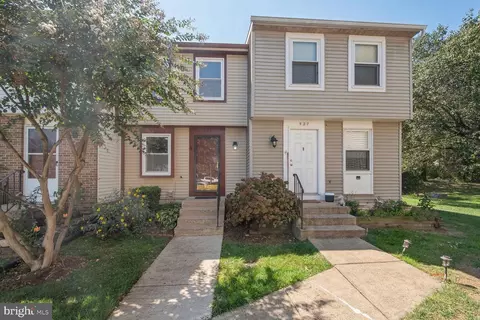 525 Brethour Ct, Sterling, VA 20164