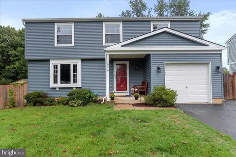 304 Appletree Dr NE, Leesburg, VA 20176