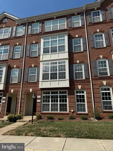 22627 Settlers Trail Ter, Brambleton, VA 20148