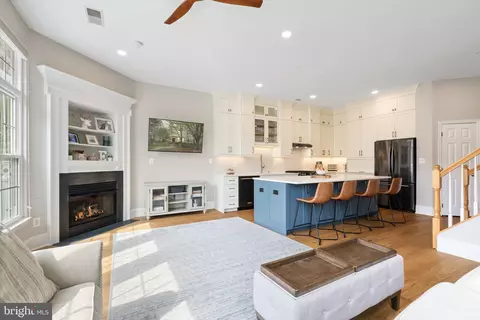 20393 Tholen St, Ashburn, VA 20147