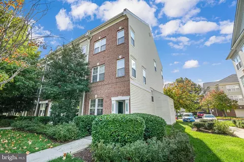 42509 Hollyhock Ter, Brambleton, VA 20148