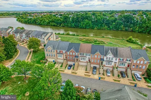 21095 Roaming Shores Ter, Ashburn, VA 20147