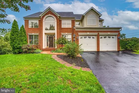 734 Tonquin Pl NE, Leesburg, VA 20176
