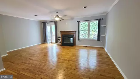264 Chelmsford Ct, Sterling, VA 20165