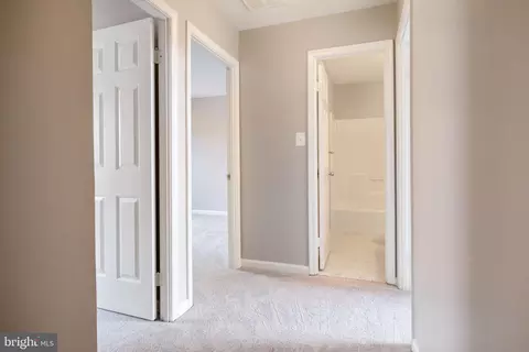 Entry Way - 21076 Gladstone Dr, Sterling, VA 20164 photo 6 of 15