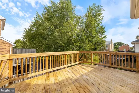 Exterior - 21076 Gladstone Dr, Sterling, VA 20164 photo 6 of 11